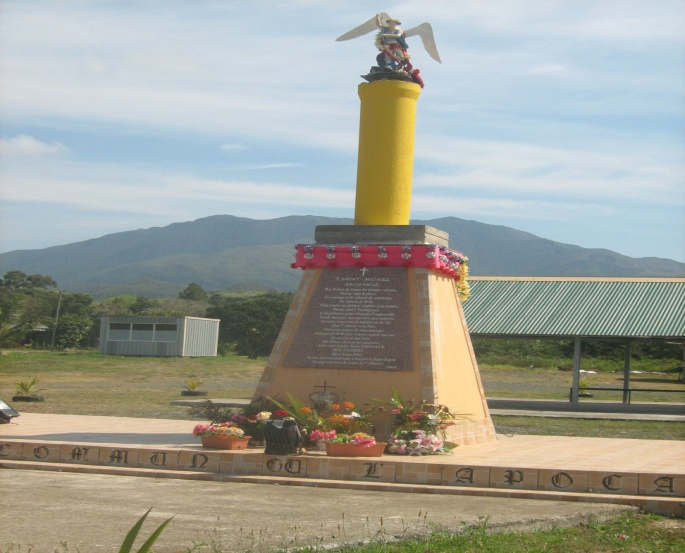 Monument représentant l’archange Gabriel à sortie de Païta nord