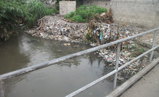 Pollution de cours d’eau à Selembao Pollution de cours d’eau à Selembao