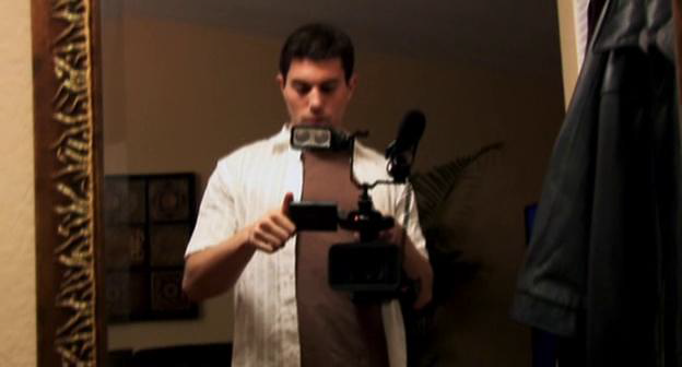 Paranormal Activity Micah fait des essais avec la caméra